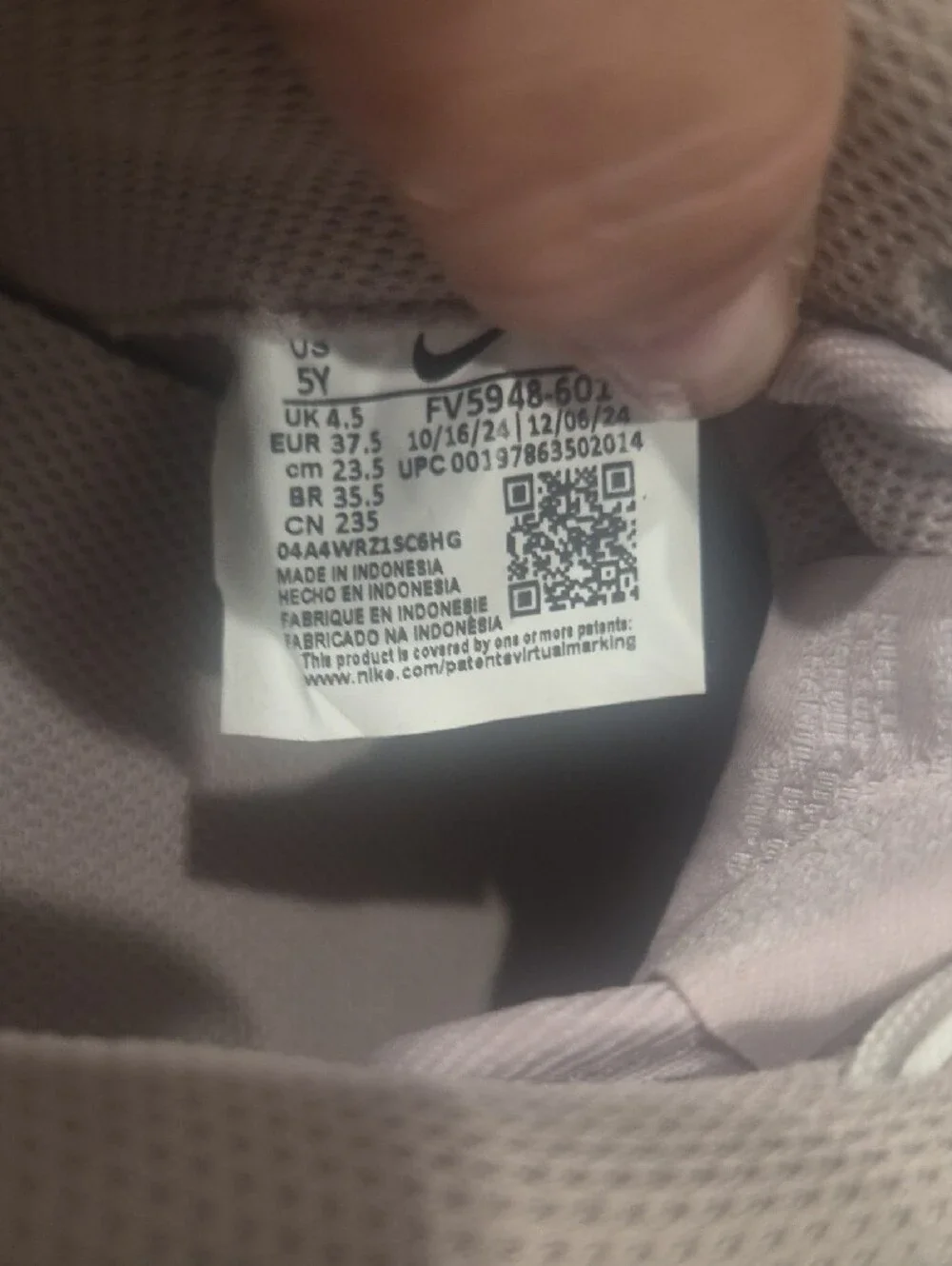 Nike AIR FORCE  Low-Top Sneakers in Light Lavender and White. BRAND NEW NO BOX